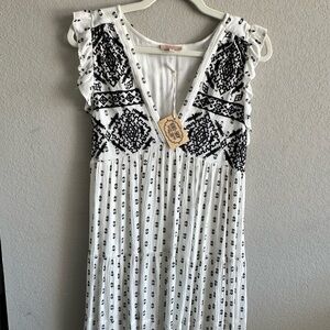 Chic Black and White Maxi Dress